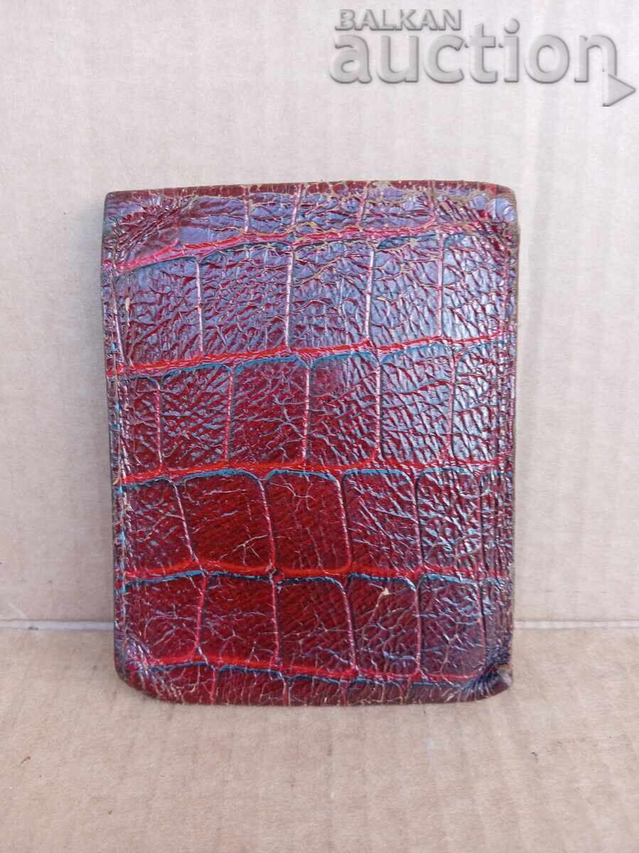 Portofel vechi din piele cu preț € 11.00 | 21.51 BGN