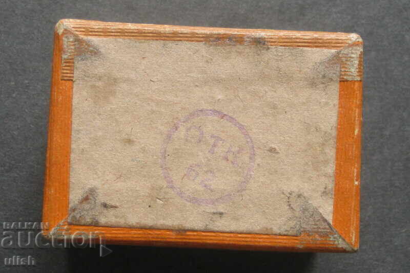 Аукцион Стара празна кутия оптична сбирка Учтехпром Аукцион Стара празна кутия оптична сбирка Учтехпром