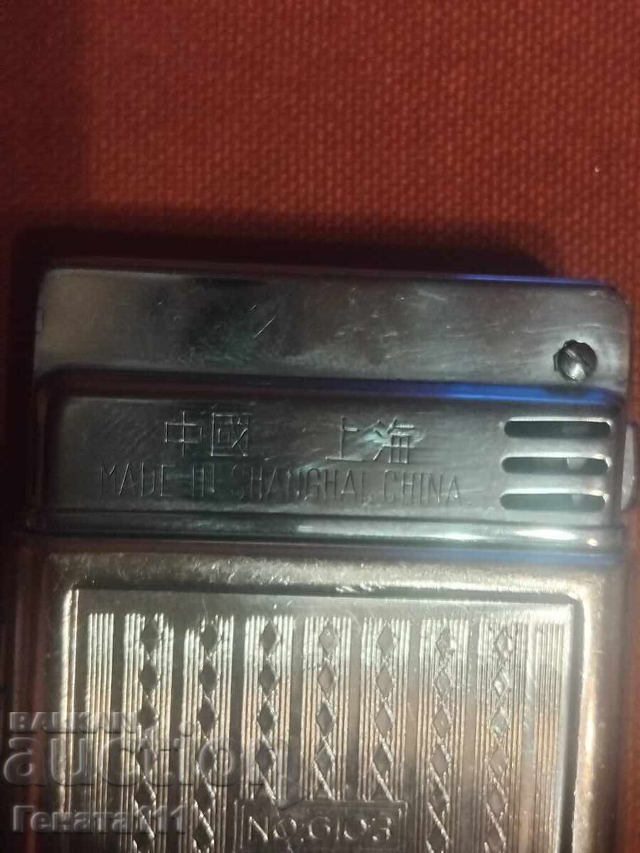 Licitație Tabachere cu brichete