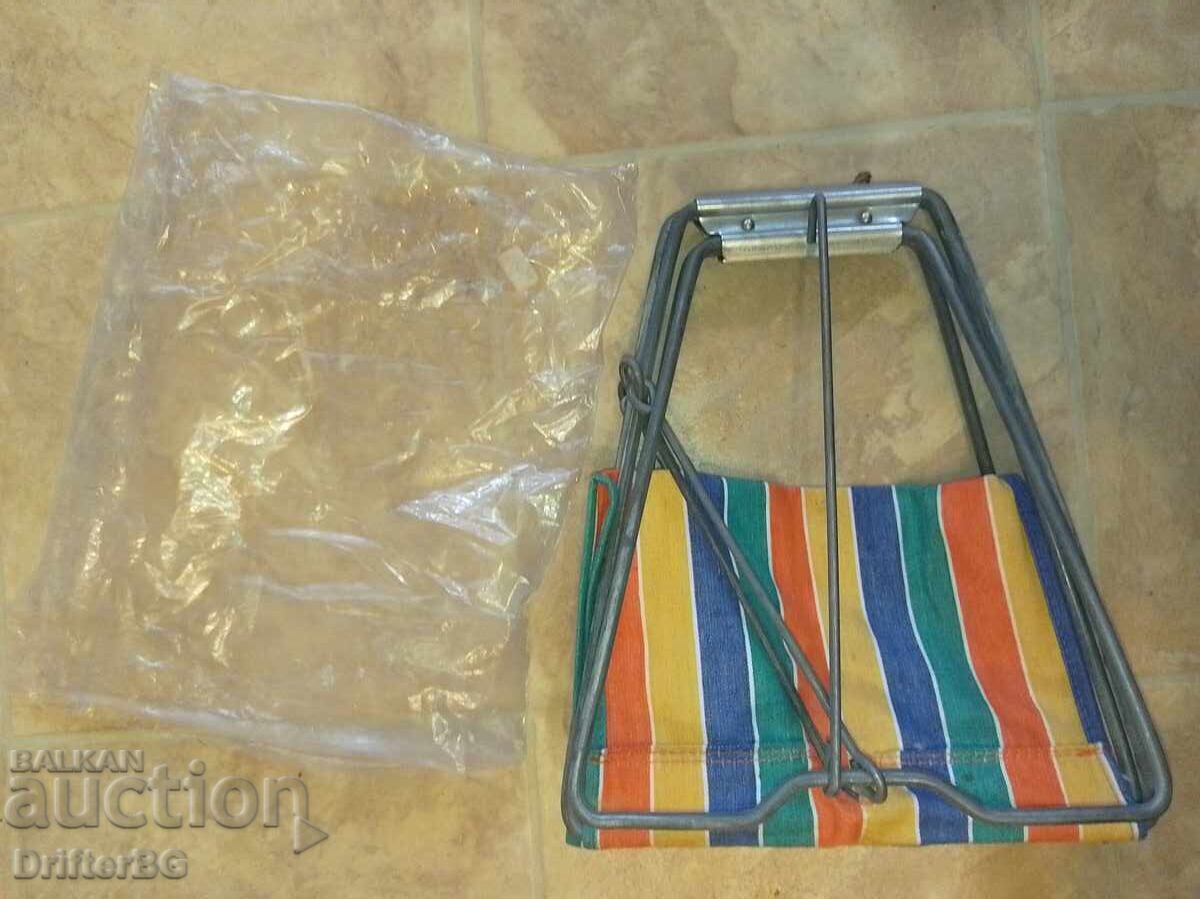 Licitație NOU Scaun pliabil retro – Camping/Pescuit vintage