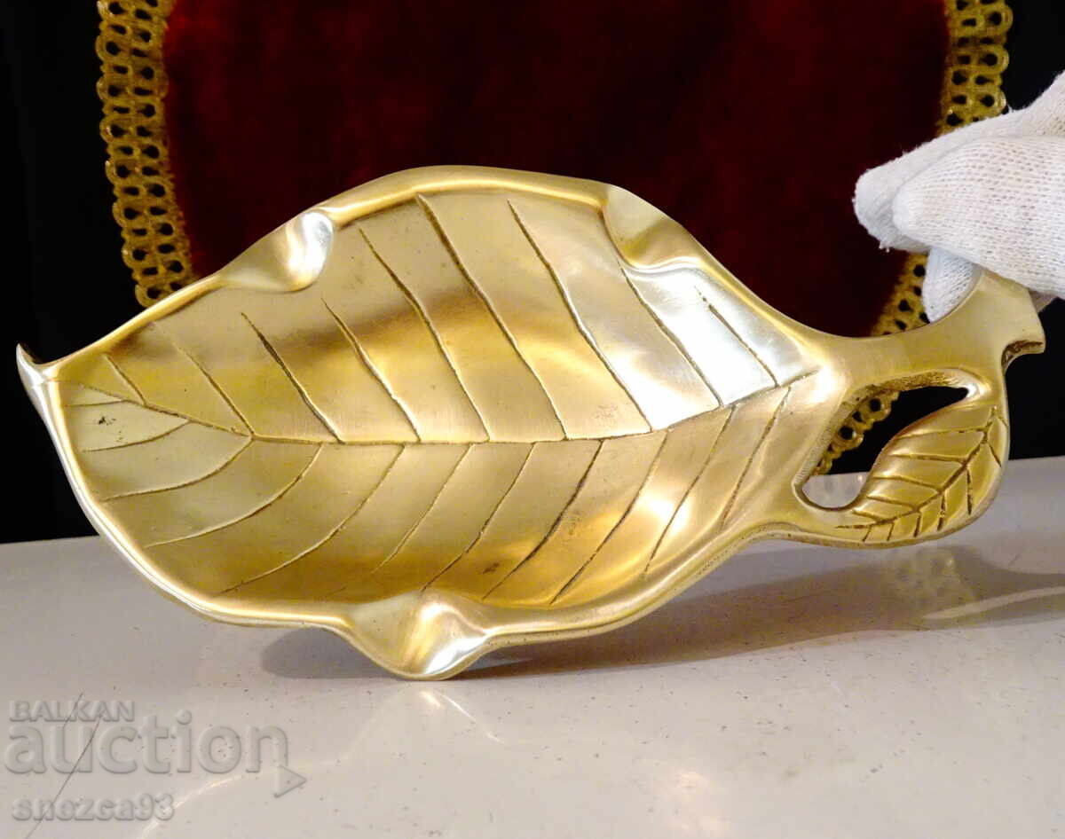 Cenușier din bronz pentru trabucuri, țigări, frunză Cenușier din bronz pentru trabucuri, țigări, frunză