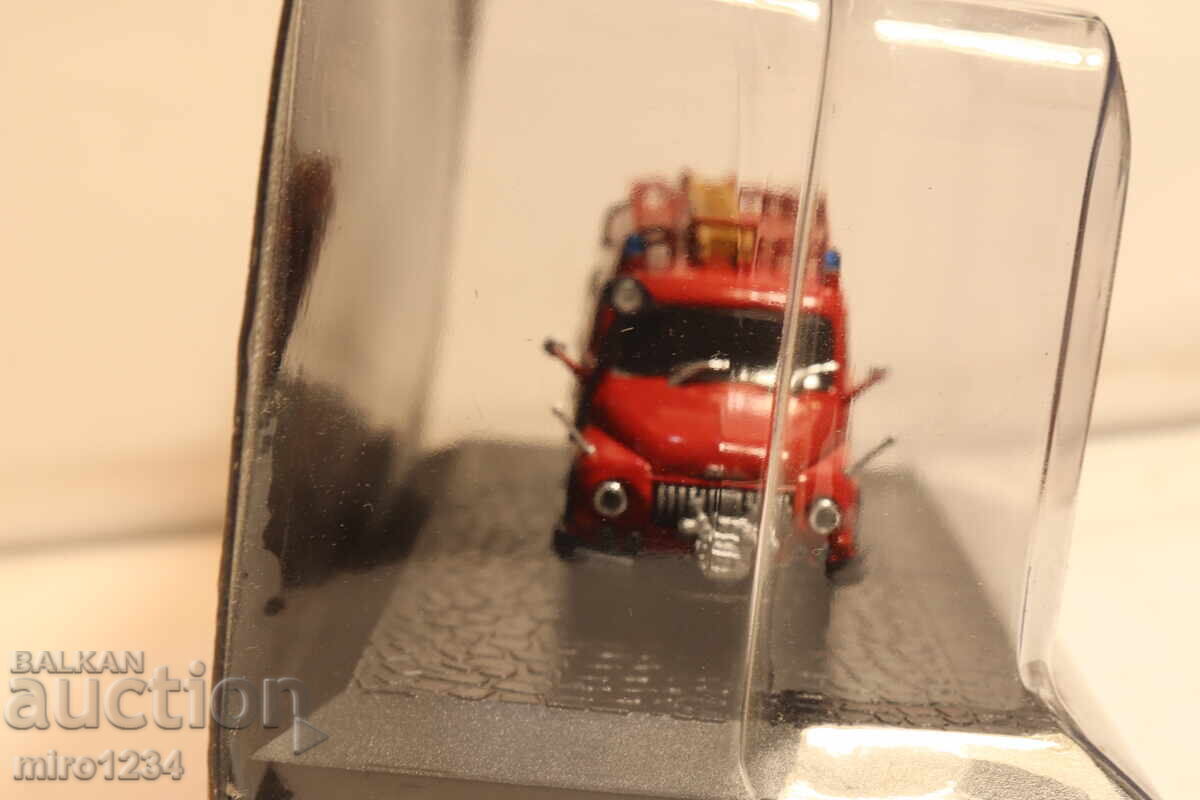Livrarea Machetă mașină de pompieri FORD 1/72 Livrarea Machetă mașină de pompieri FORD 1/72