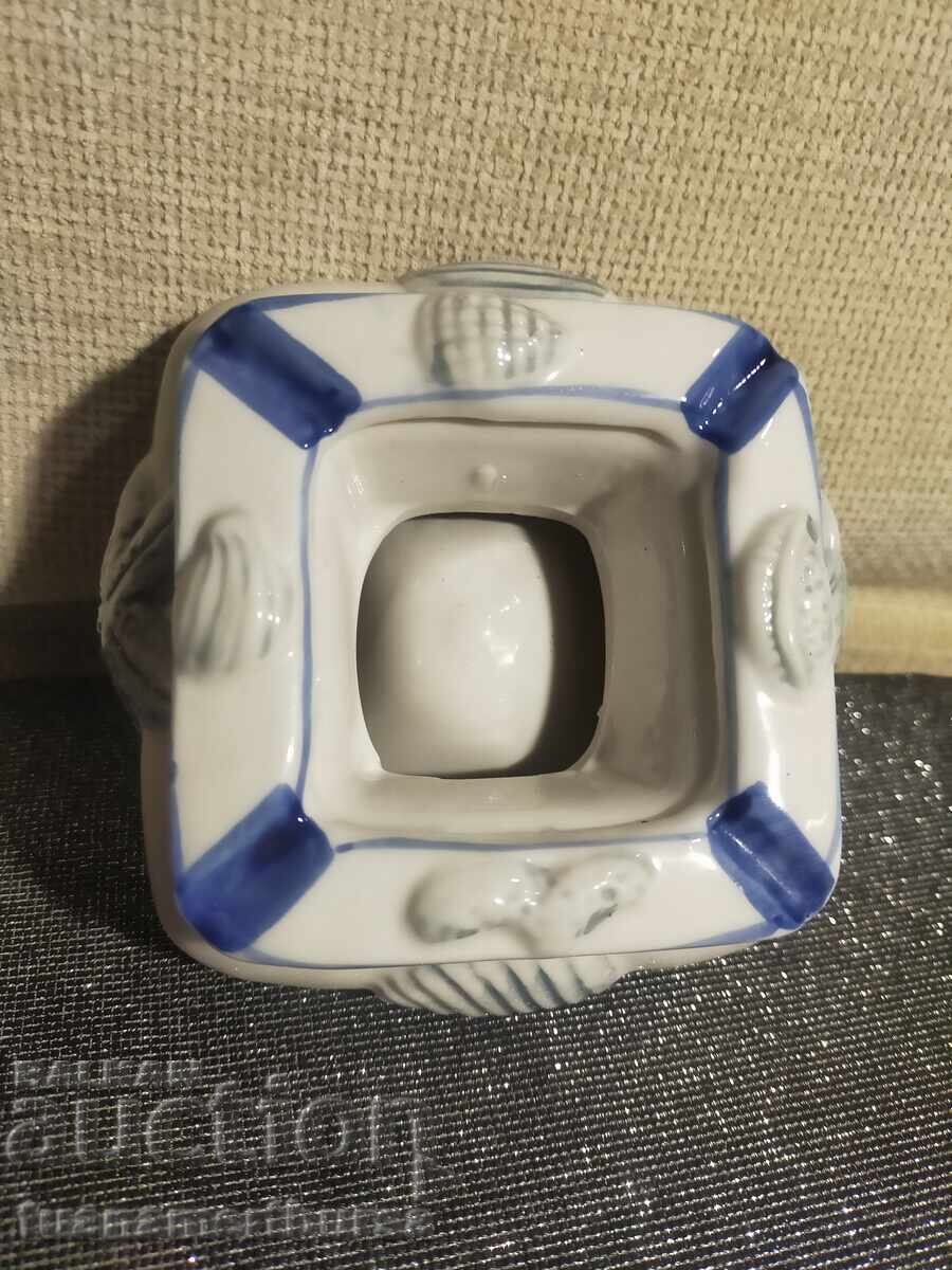 двукомпонентен порцеланов пепелник с цена € 20.00 | 39.12 лв. двукомпонентен порцеланов пепелник с цена € 20.00 | 39.12 лв.