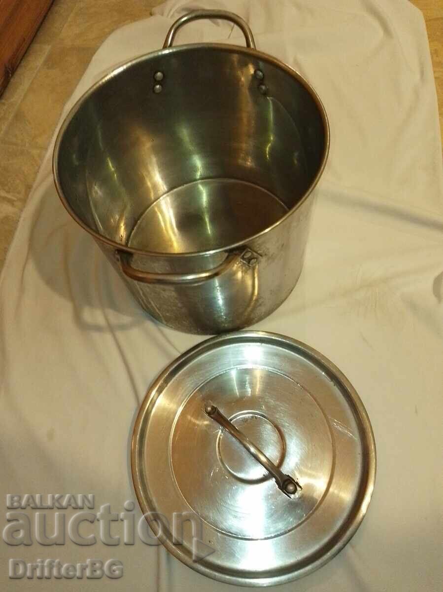 Oală mare, aproximativ 9 litri cu preț € 5.00 | 9.78 BGN Oală mare, aproximativ 9 litri cu preț € 5.00 | 9.78 BGN