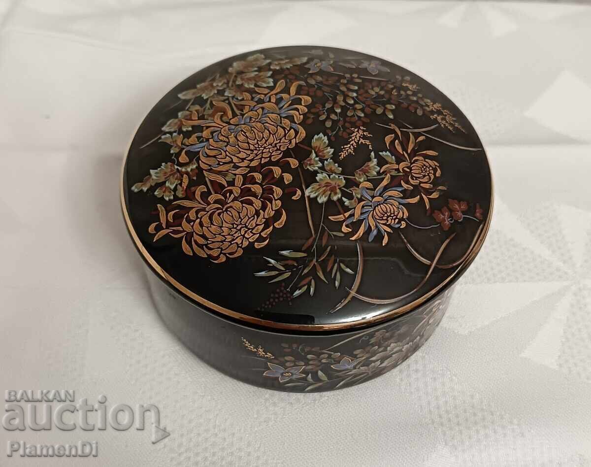 Japanese porcelain jewelry box "Imperial Kiku" with price € 15.00 | 29.34 BGN