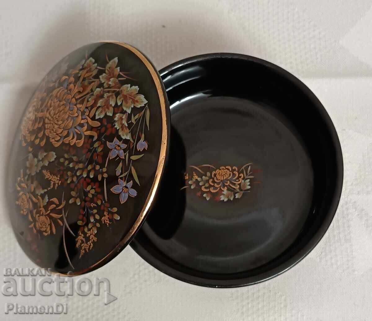 Japanese porcelain jewelry box "Imperial Kiku" - 7