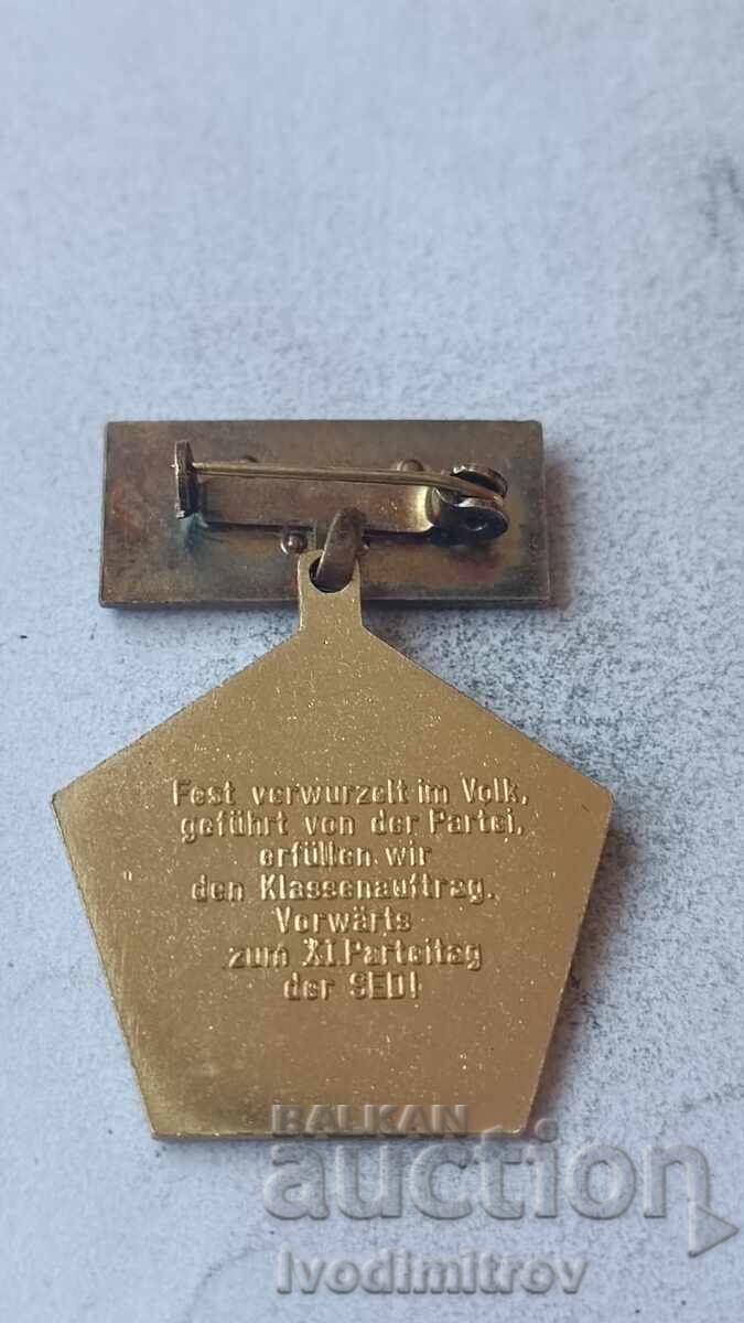 Insignă 30 Jahre Nationale Volksarmee 1956 - 1986 cu preț € 3.18 | 6.22 BGN