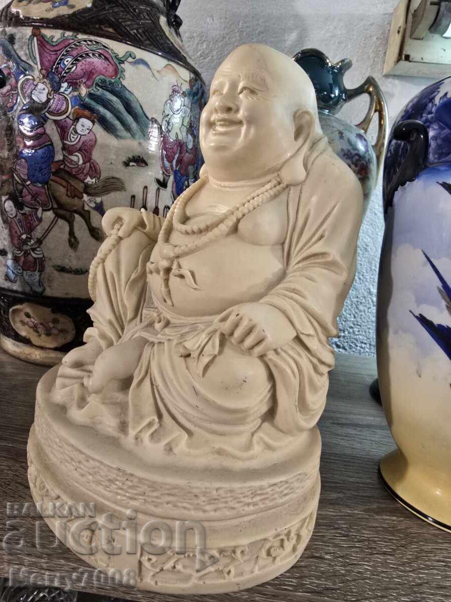 Aceasta este o statuetă din cauciuc a lui Buddha zâmbitor!