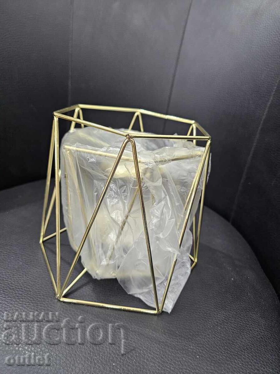 suport de lumânare geometric auriu cu preț € 1.20 | 2.35 BGN