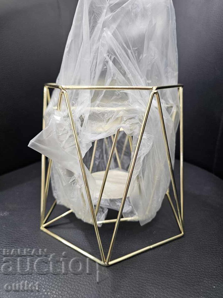Licitație suport de lumânare geometric auriu