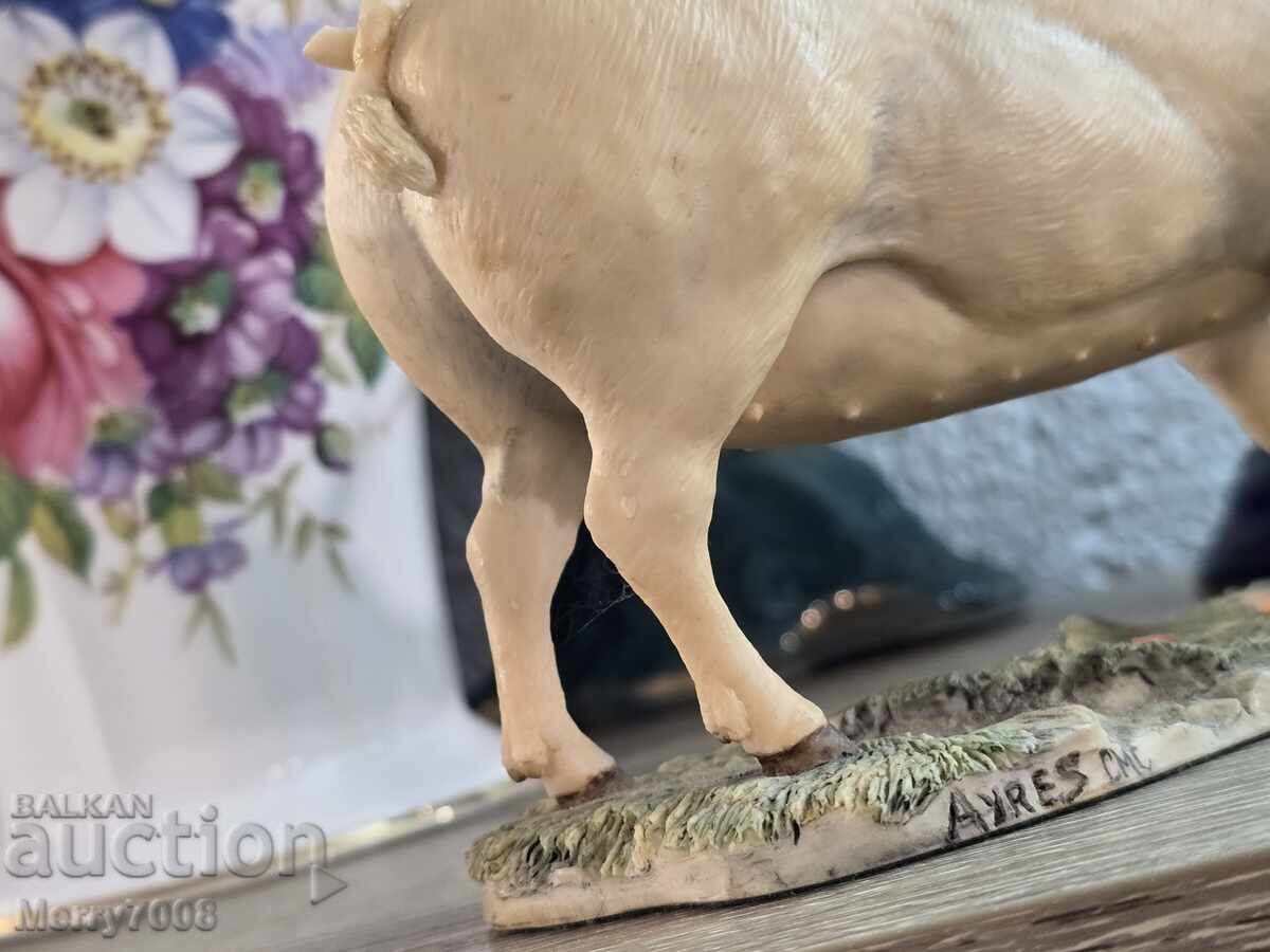 Πορσελάνινη φιγούρα γουρουνιού, υπογεγραμμένη "Ayres DMC" με τιμή € 25.00 | 48.90 BGN
