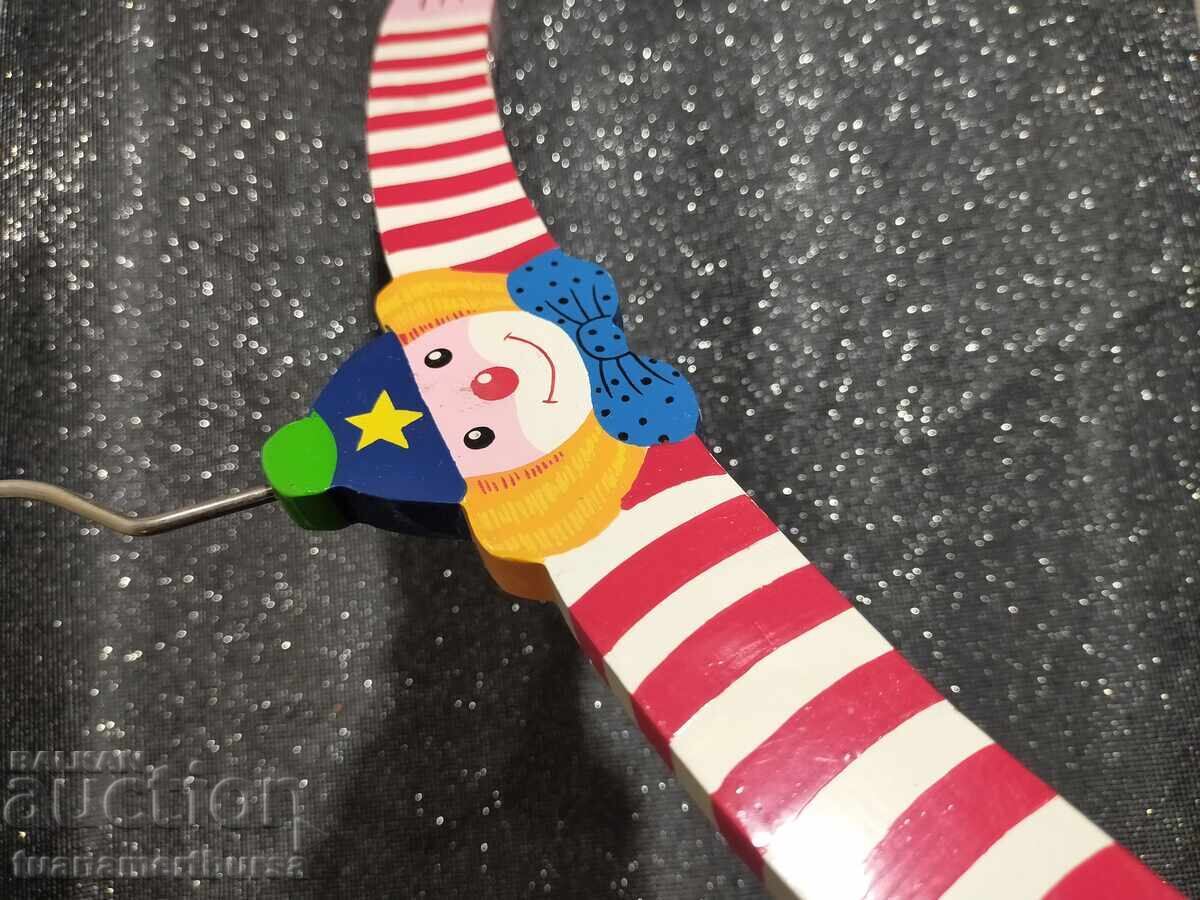 Παράδοση πολύχρωμη κρεμάστρα