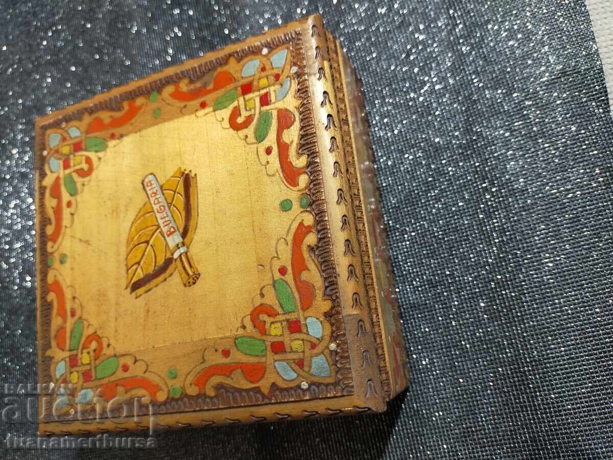 Obiect decorativ din lemn cu preț € 35.00 | 68.45 BGN