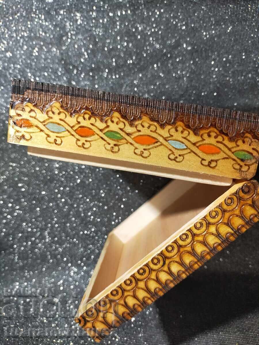 Livrarea Obiect decorativ din lemn