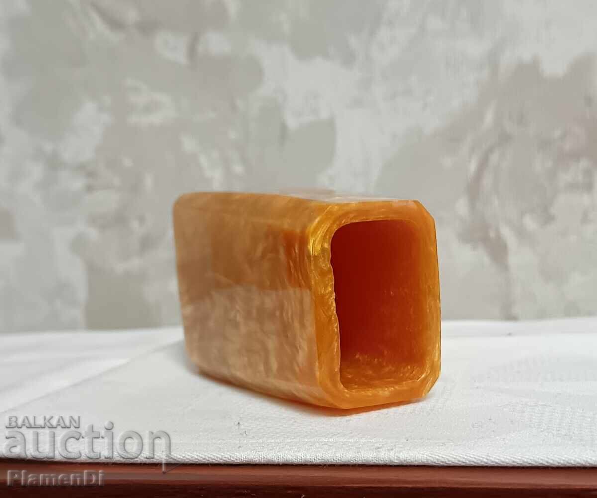 Delivery of Vintage pencil holder, vase made of Catalin Bakelite Delivery of Vintage pencil holder, vase made of Catalin Bakelite