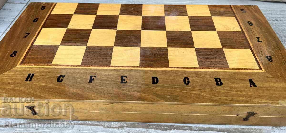 VECHE TABLĂ DIN PERIOADA SOCIALISTĂ cu preț € 20.00 | 39.12 BGN VECHE TABLĂ DIN PERIOADA SOCIALISTĂ cu preț € 20.00 | 39.12 BGN