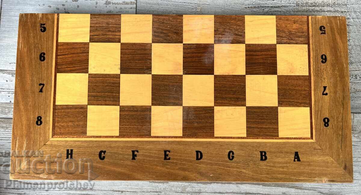 Licitație VECHE TABLĂ DIN PERIOADA SOCIALISTĂ Licitație VECHE TABLĂ DIN PERIOADA SOCIALISTĂ