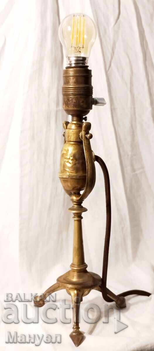 Lampă de masă veche, articulată cu preț € 49.90 | 97.60 BGN