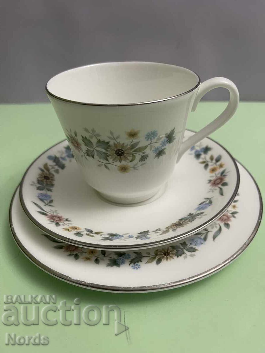 Set de ceai Royal Doulton pentru trei persoane cu preț € 0.01 | 0.02 BGN Set de ceai Royal Doulton pentru trei persoane cu preț € 0.01 | 0.02 BGN