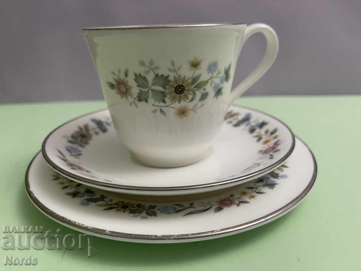 Set de ceai Royal Doulton pentru trei persoane Set de ceai Royal Doulton pentru trei persoane