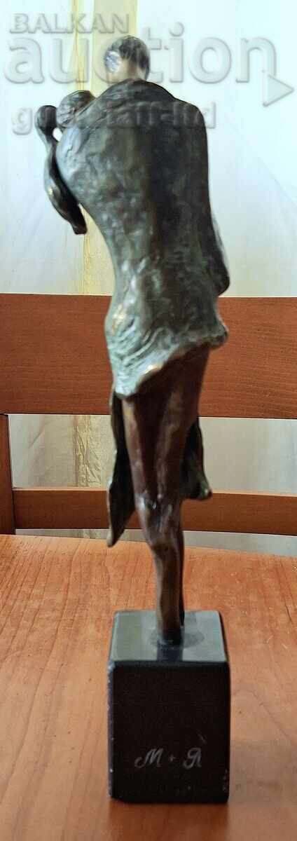 Sculptură din bronz "Îmbrățișare", L. Bonev cu preț € 270.00 | 528.07 BGN