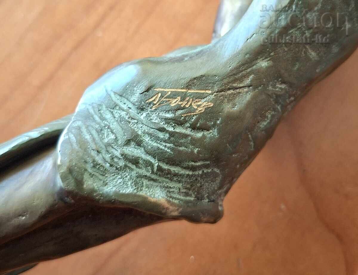 Livrarea Sculptură din bronz "Îmbrățișare", L. Bonev