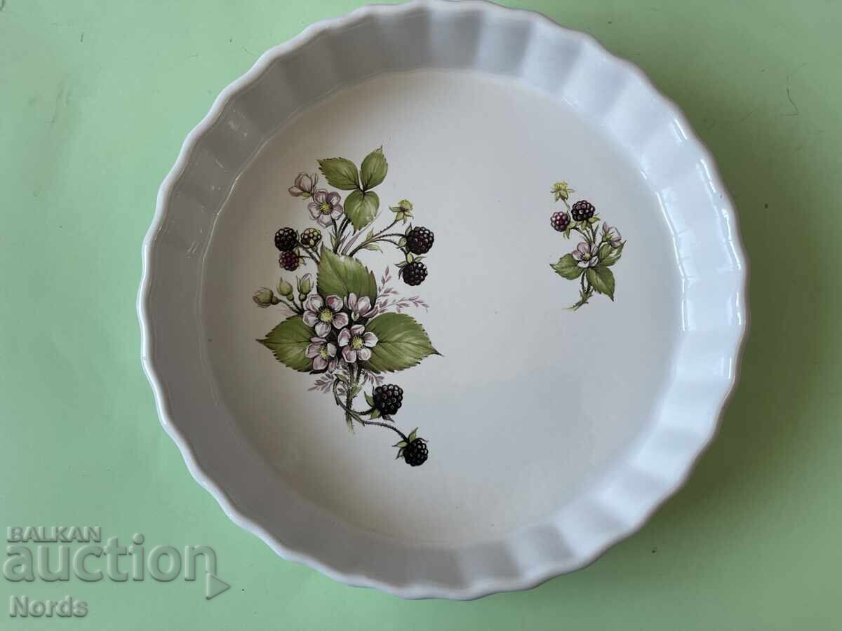 Porcelain cooking pot 23.5 cm with price € 0.60 | 1.17 BGN Porcelain cooking pot 23.5 cm with price € 0.60 | 1.17 BGN