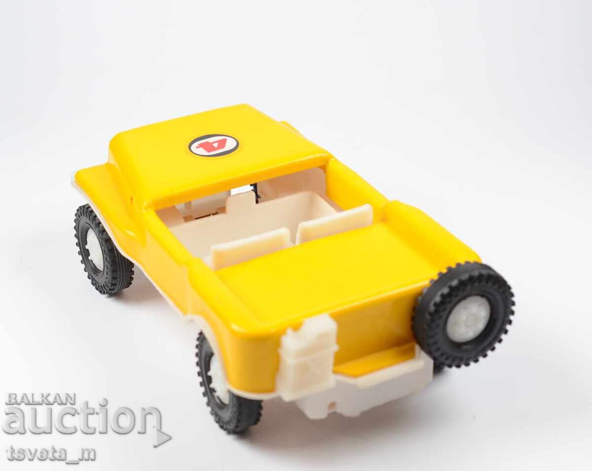 Licitație Mașinuță / jeep de jucărie din plastic, stil socialist