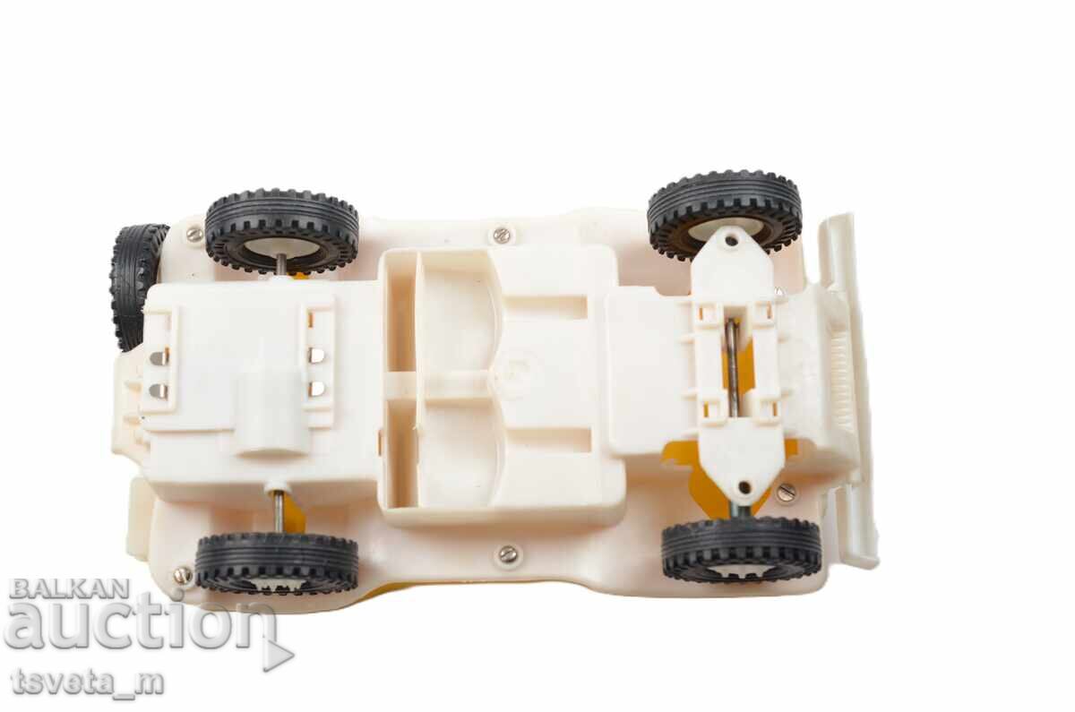 Mașinuță / jeep de jucărie din plastic, stil socialist - 5