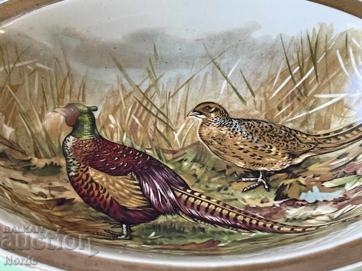 Auction Beautiful porcelain fruit bowl Auction Beautiful porcelain fruit bowl