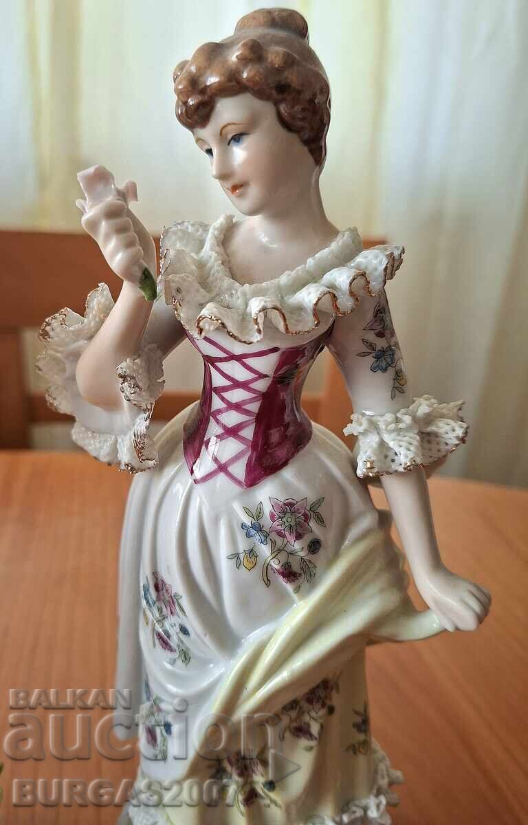 Παλιές πορσελάνινες φιγούρες - 2 τεμ με τιμή € 180.00 | 352.05 BGN Παλιές πορσελάνινες φιγούρες - 2 τεμ με τιμή € 180.00 | 352.05 BGN