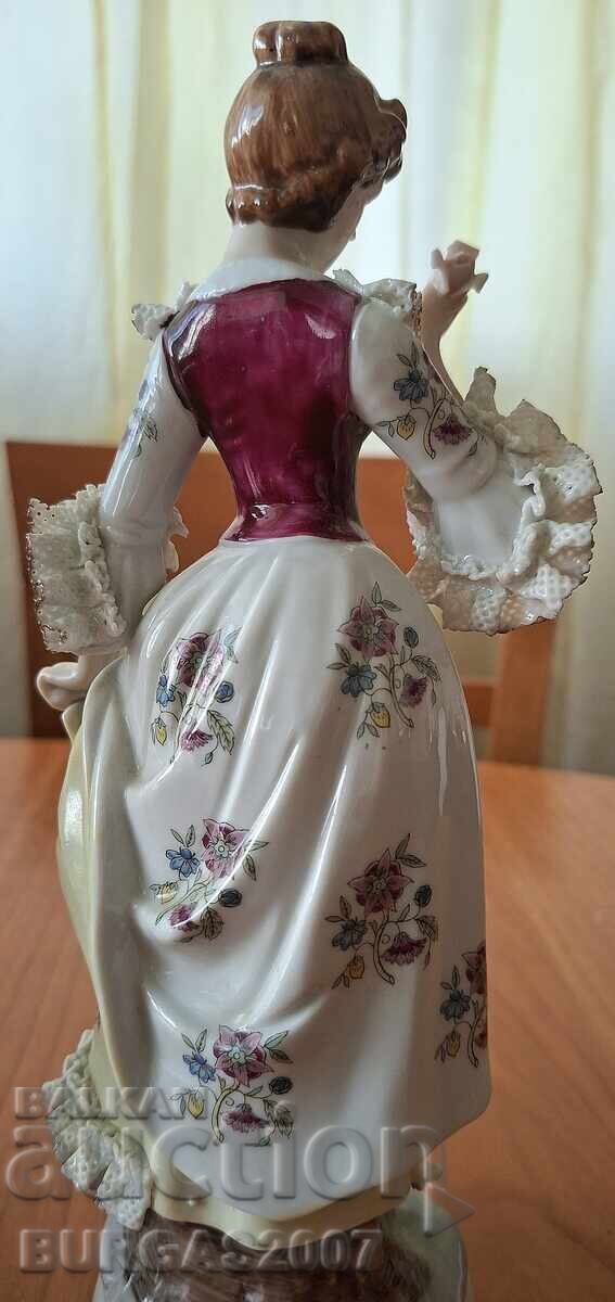 Παλιές πορσελάνινες φιγούρες - 2 τεμ - 6 Παλιές πορσελάνινες φιγούρες - 2 τεμ - 6