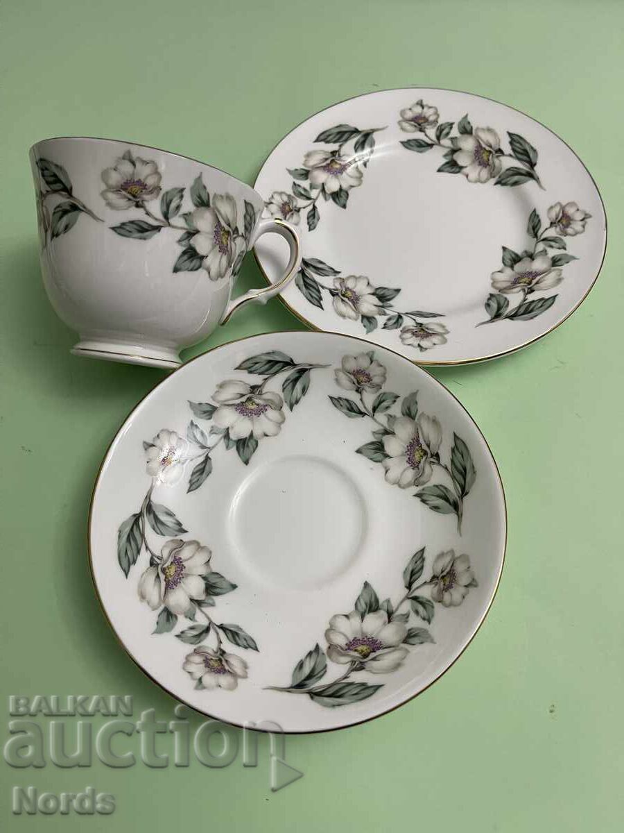 Livrarea Set de ceai Crown Staffordshire din trei piese