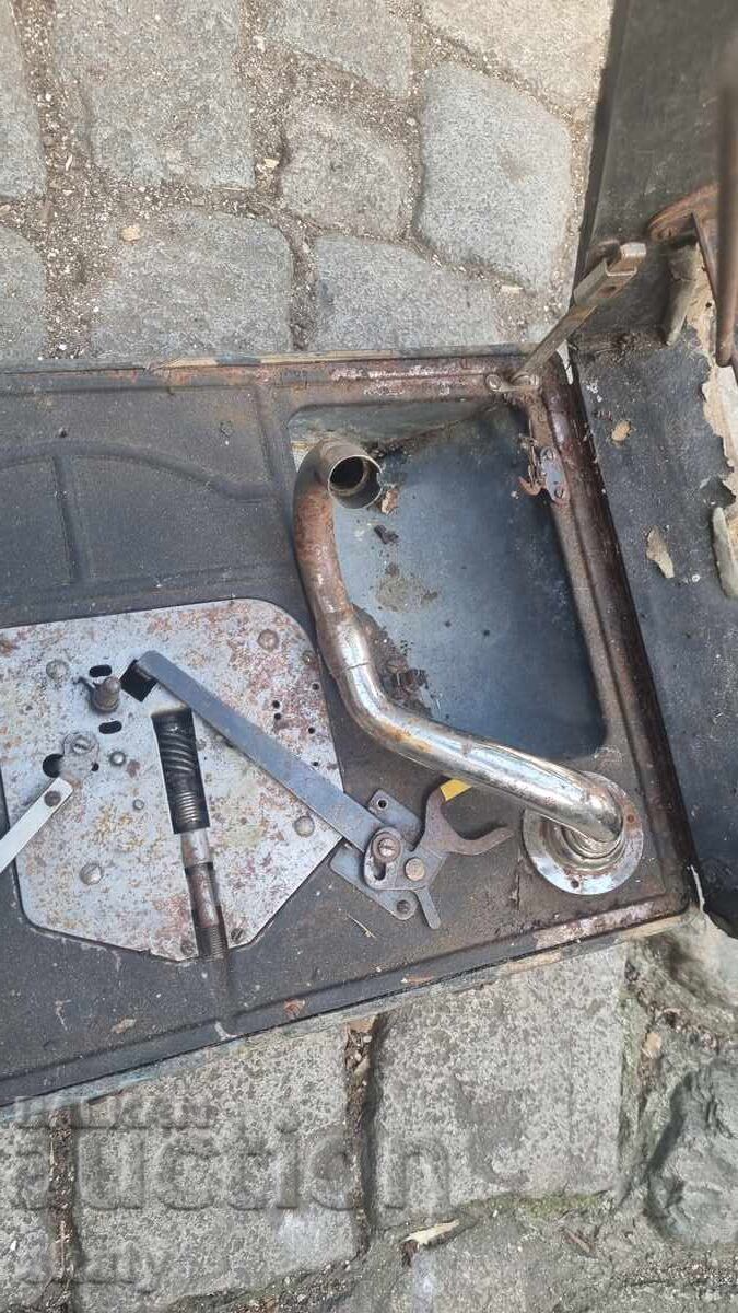 Auction  Old crank gramophone