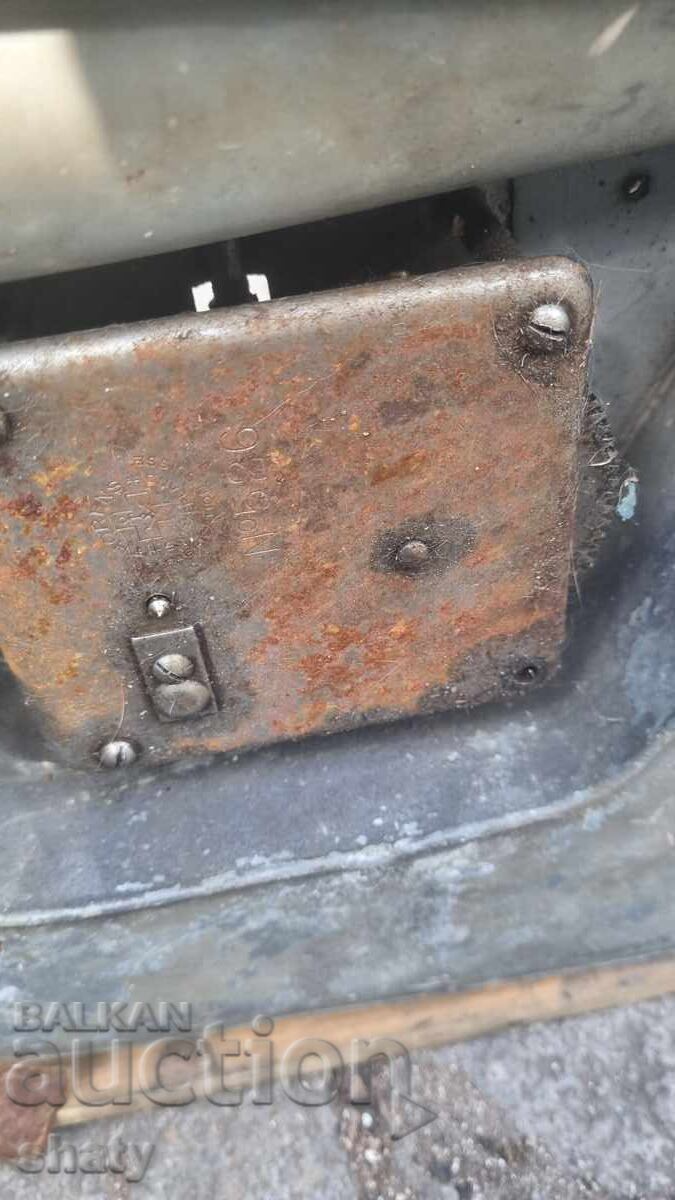 Old crank gramophone - 5