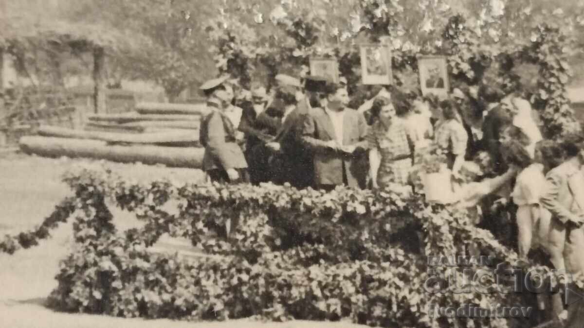 Fotografie Sărbătoare oficială cu preț € 1.74 | 3.40 BGN