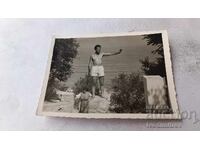 Fotografie bărbat în pantaloni scurți și femeie