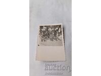 Снимка Жена и деца на плажа