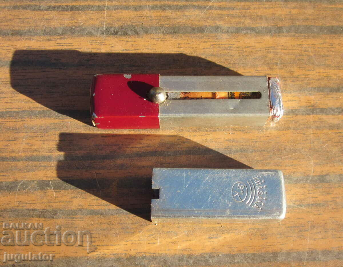 Доставка на Царство България старинно червило неупотребявано с кутийка Доставка на Царство България старинно червило неупотребявано с кутийка