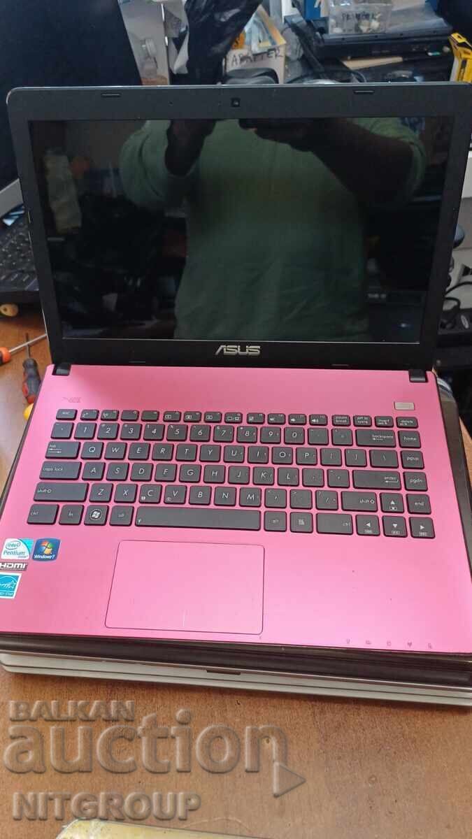 Pink Asus X401A laptop - second hand