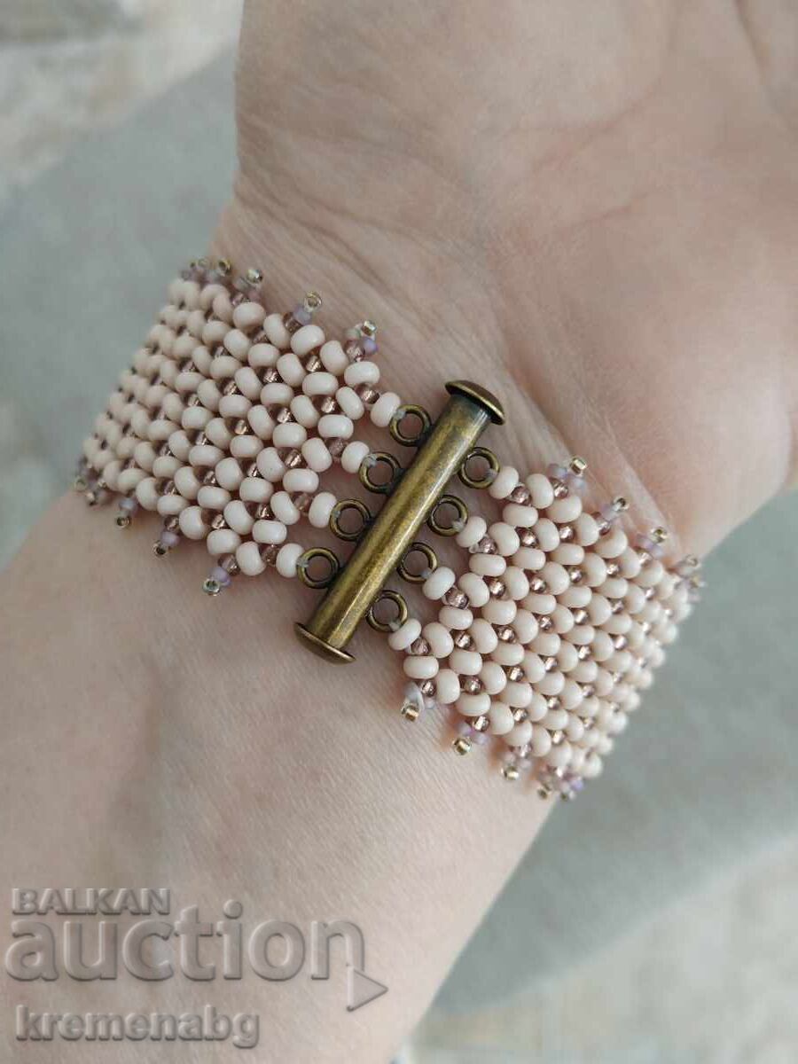 Гривна ръчна изработка с цена € 20.00 | 39.12 лв. Гривна ръчна изработка с цена € 20.00 | 39.12 лв.