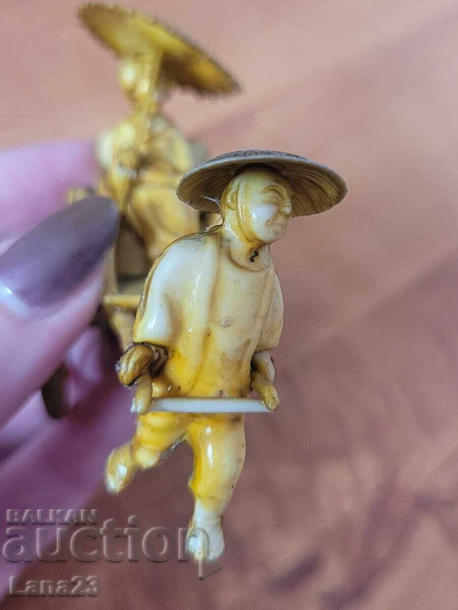 Livrarea Figurină vintage din celuloid – ricșă japoneză cu gheișă