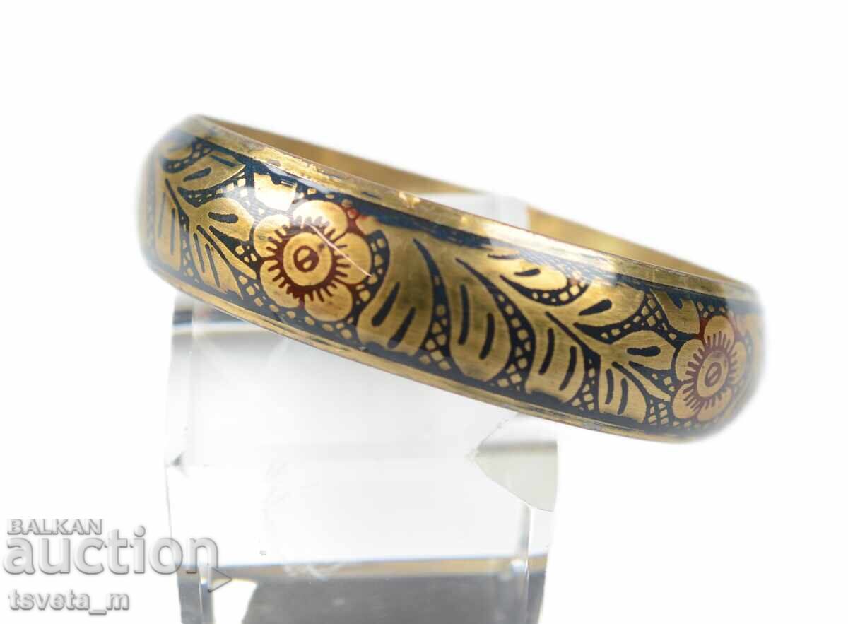 Brățară din bronz cu incrustație colorată