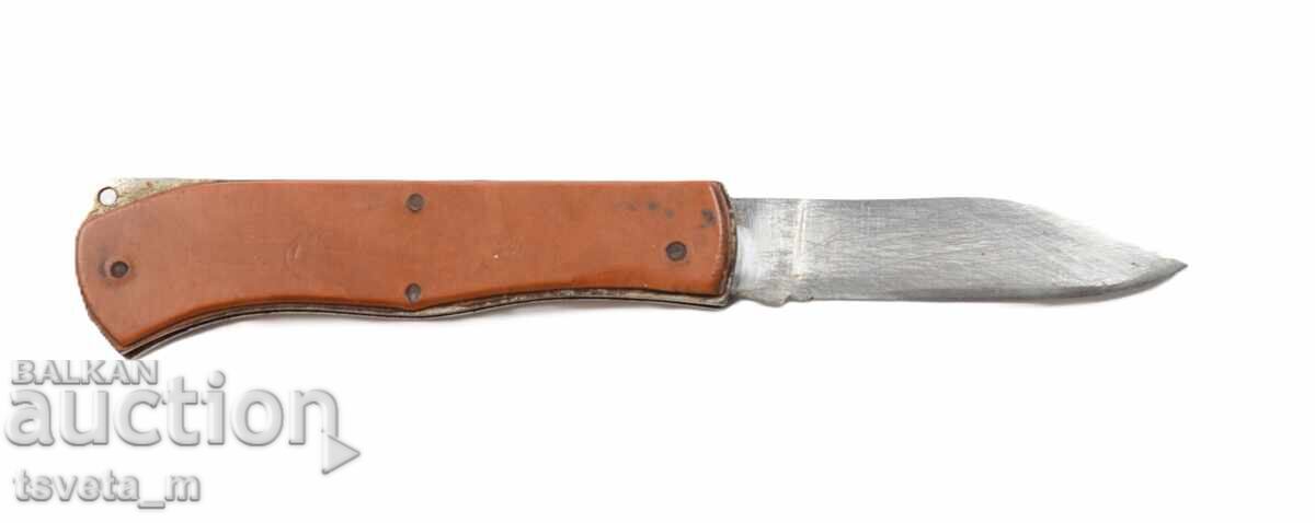 Livrarea Un cuțit de buzunar