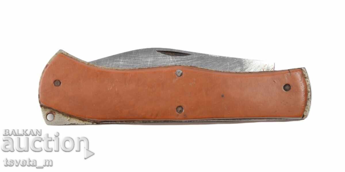 Un cuțit de buzunar