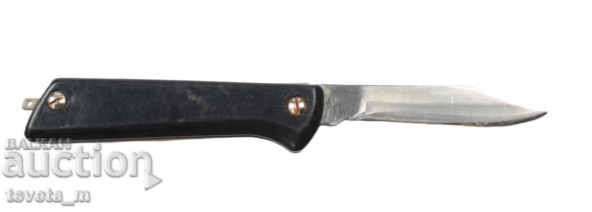 Livrarea Un cuțit de buzunar