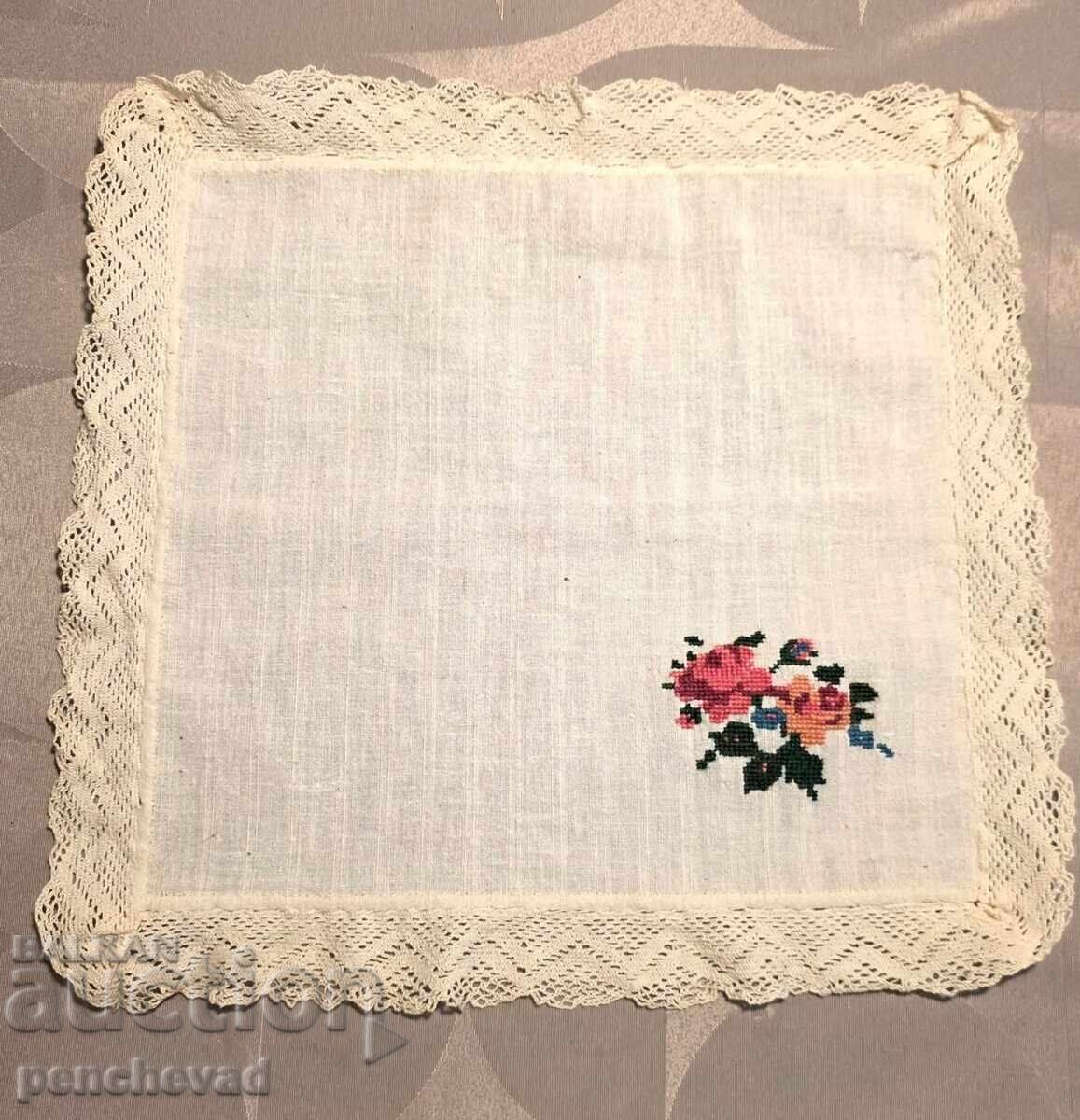 Кърпичка от кенарен плат с бродерия за носия