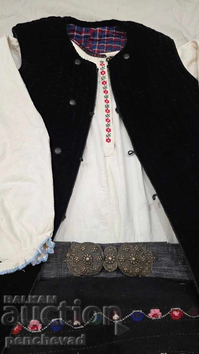 Северняшка носия с пищимал и кенарена риза с шевици с цена € 360.00 | 704.10 лв.