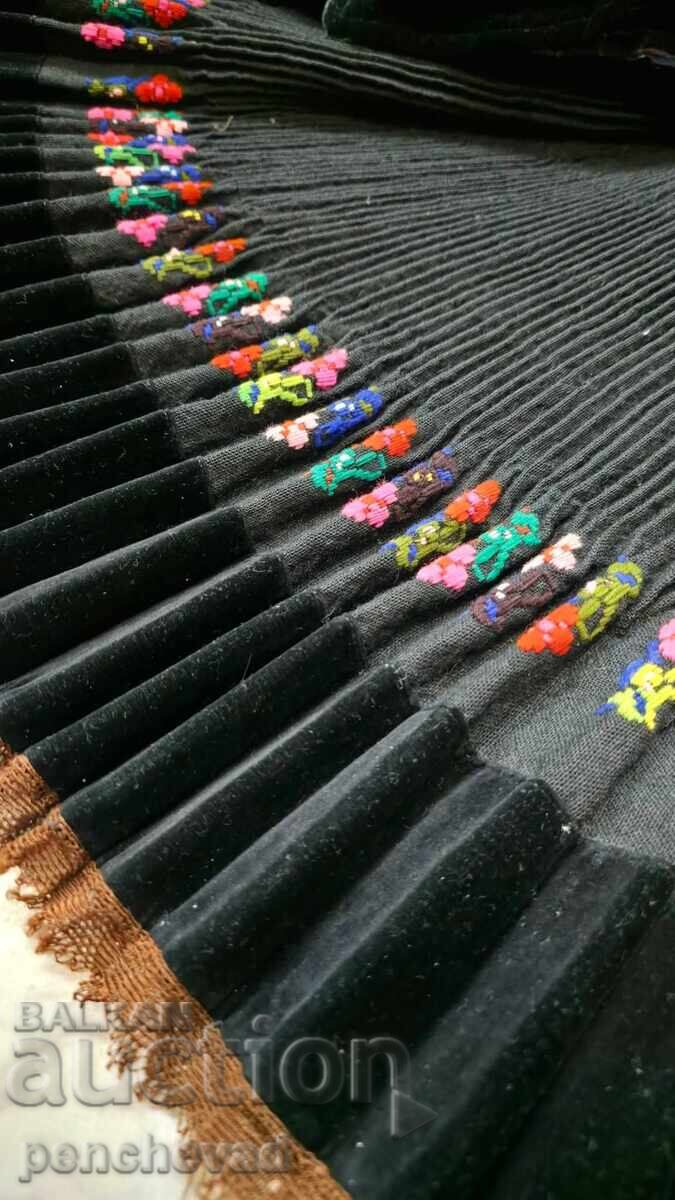 Северняшка носия с пищимал и кенарена риза с шевици - 7