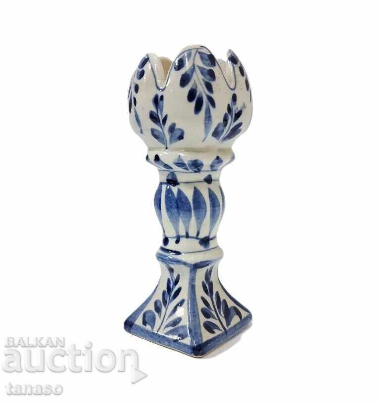 Sfeșnic din ceramică în formă de lalea (2.2) cu preț € 15.00 | 29.34 BGN Sfeșnic din ceramică în formă de lalea (2.2) cu preț € 15.00 | 29.34 BGN